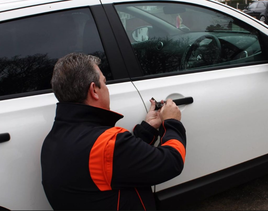 Срочное открытие дверей автомобиля в Сарапуле