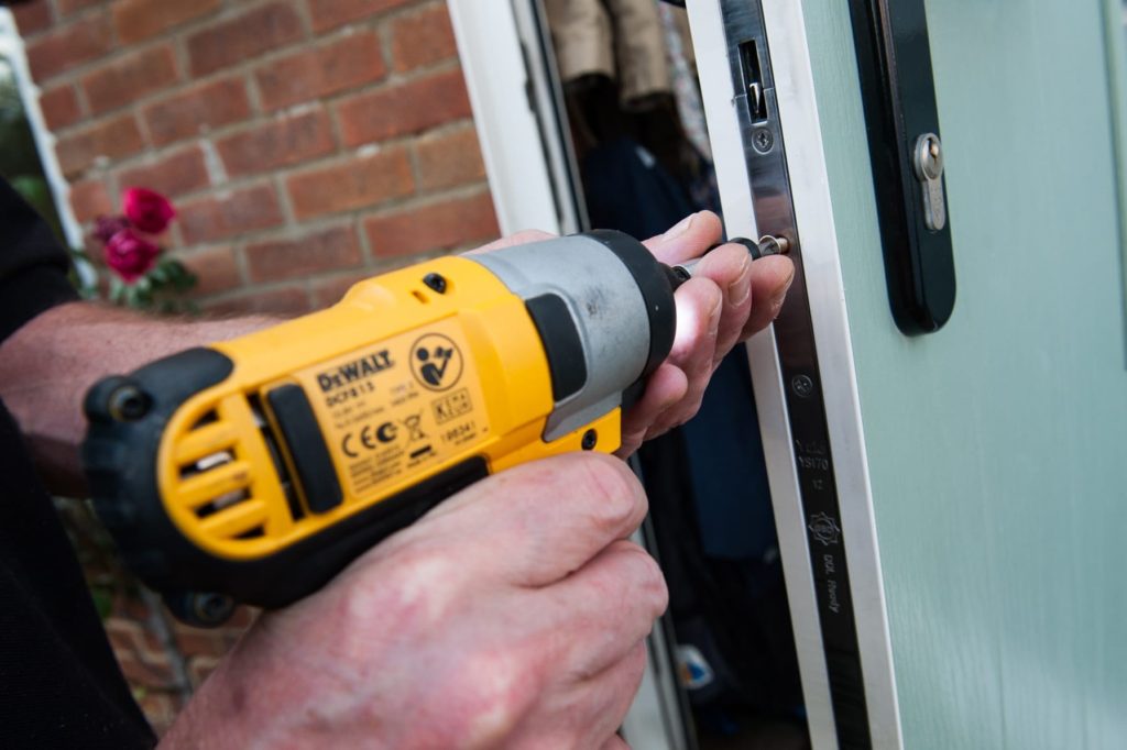 Установка гаражных замков с выездом в Сарапуле